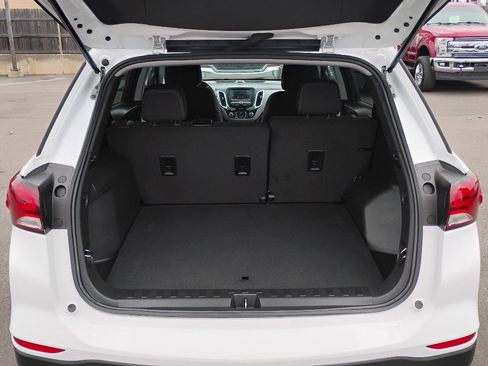 Used 2022 Chevrolet Equinox LS w/ LS Convenience Package image 18