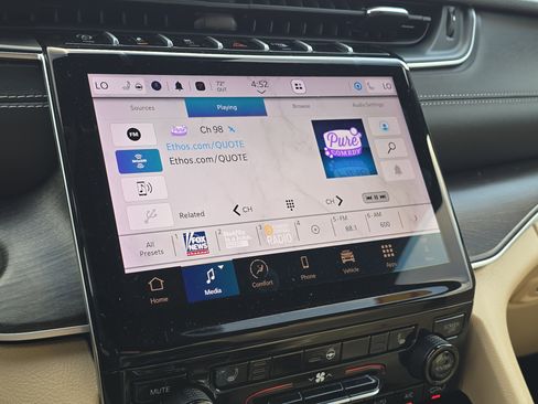 Used 2024 Jeep Grand Cherokee L Limited image 19