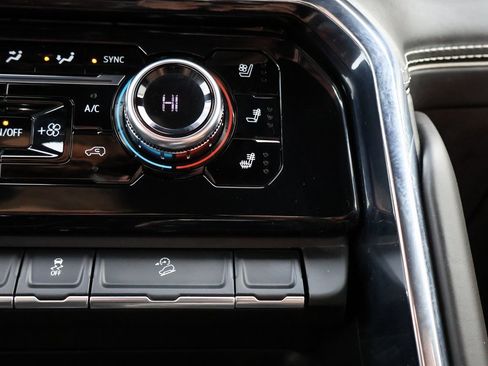 Used 2025 GMC Sierra 1500 Denali Ultimate image 34