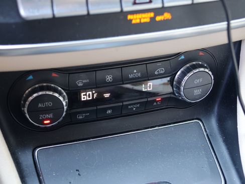 Used 2018 Mercedes-Benz CLA 250 4MATIC image 27