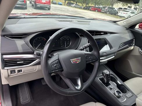 Used 2019 Cadillac XT4 Luxury image 32
