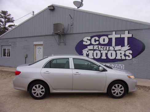 Used 2009 Toyota Corolla LE image 1