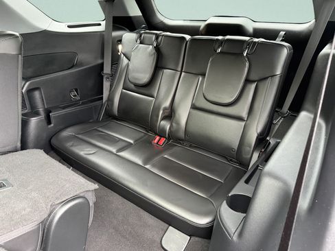 Used 2022 Ford Explorer XLT w/ Equipment Group 202A AWD/4WD image 8