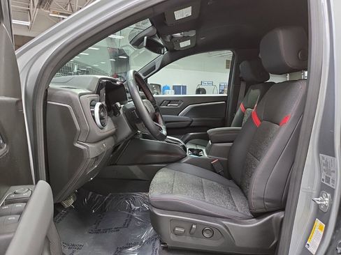 Used 2024 Chevrolet Colorado Z71 w/ Z71 Convenience Package 2 image 9