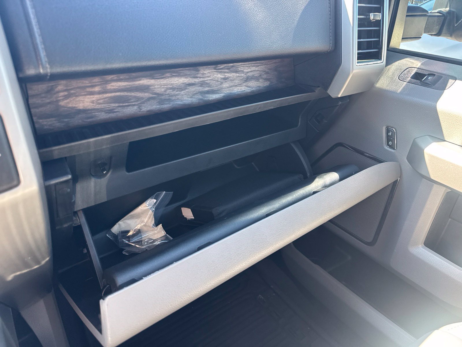 Used 2019 Ford F150 Lariat w/ Equipment Group 502A Luxury AWD/4WD image 32