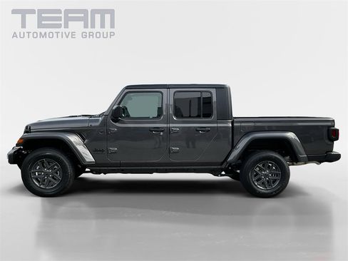 New 2025 Jeep Gladiator Sport image 4