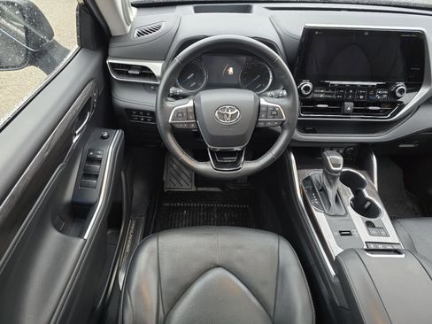 Used 2021 Toyota Highlander Platinum image 24