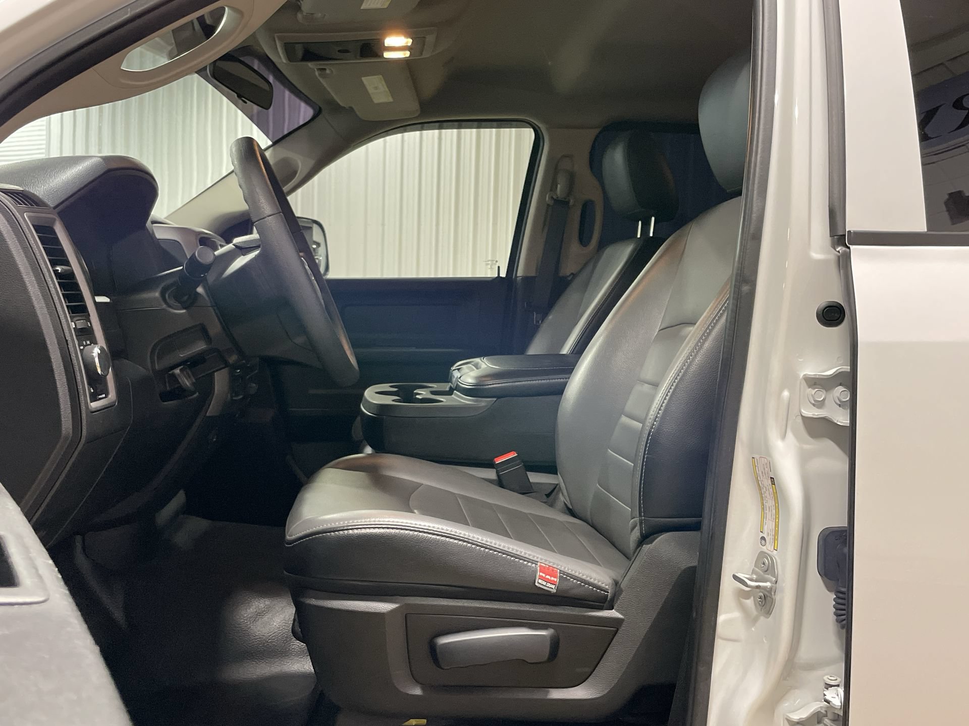 Used 2022 RAM 1500 Tradesman w/ Chrome Appearance Group AWD/4WD image 14