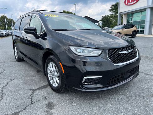 Used 2022 Chrysler Pacifica Touring-L FWD image 14