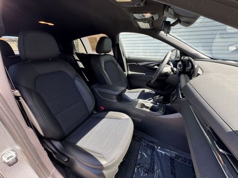 Used 2025 Buick Envista Preferred image 36