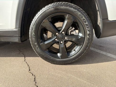 Used 2023 Jeep Grand Cherokee L Altitude image 39