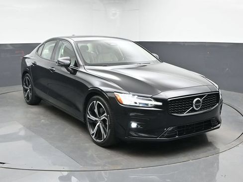 Used 2023 Volvo S60 B5 Ultimate w/ Protection Package Premier FWD image 2
