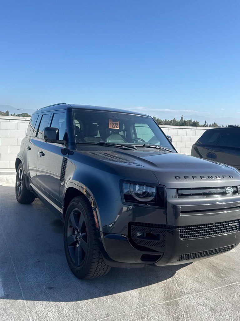 Used 2023 Land Rover Defender 110 X-Dynamic SE AWD/4WD image 5