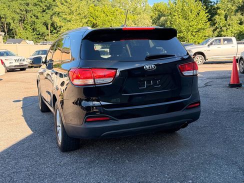 Used 2017 Kia Sorento FWD image 5