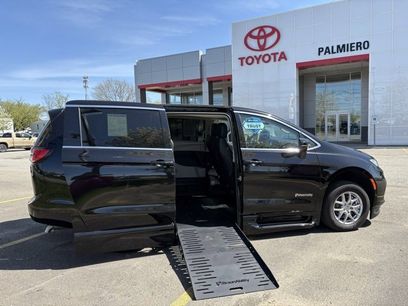 Used 2024 Chrysler Pacifica Touring-L