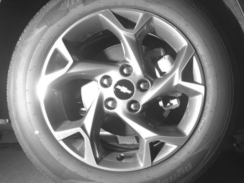 Used 2025 Chevrolet Trax LT w/ LT Convenience Package FWD image 12