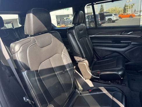 Used 2024 Jeep Grand Cherokee L Limited w/ Luxury Tech Group II image 14