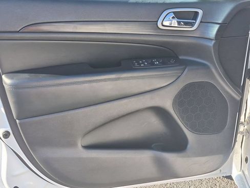 Used 2019 Jeep Grand Cherokee Altitude AWD/4WD image 10