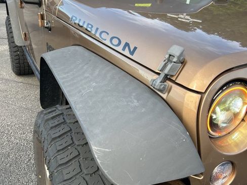 Used 2015 Jeep Wrangler Unlimited Rubicon w/ Connectivity Group AWD/4WD image 32