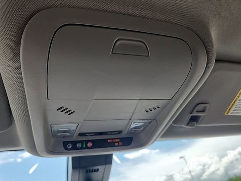 Used 2024 Chevrolet Equinox LT AWD/4WD image 17
