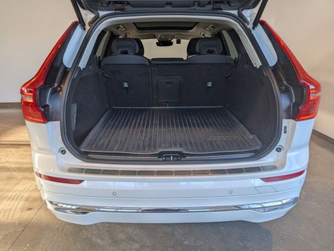 Used 2023 Volvo XC60 B5 Plus image 5