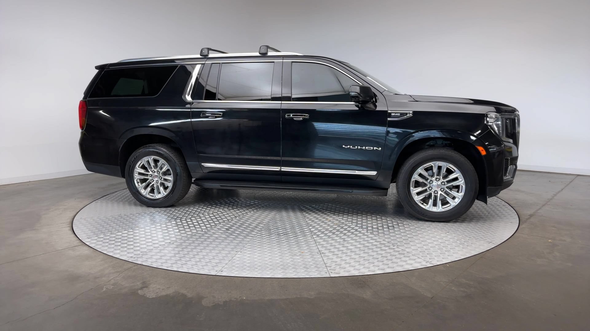 Used 2021 GMC Yukon XL SLT w/ SLT Luxury Plus Package AWD/4WD image 9
