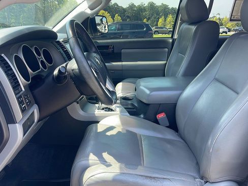 Used 2016 Toyota Sequoia SR5 w/ Premium Package AWD/4WD image 18