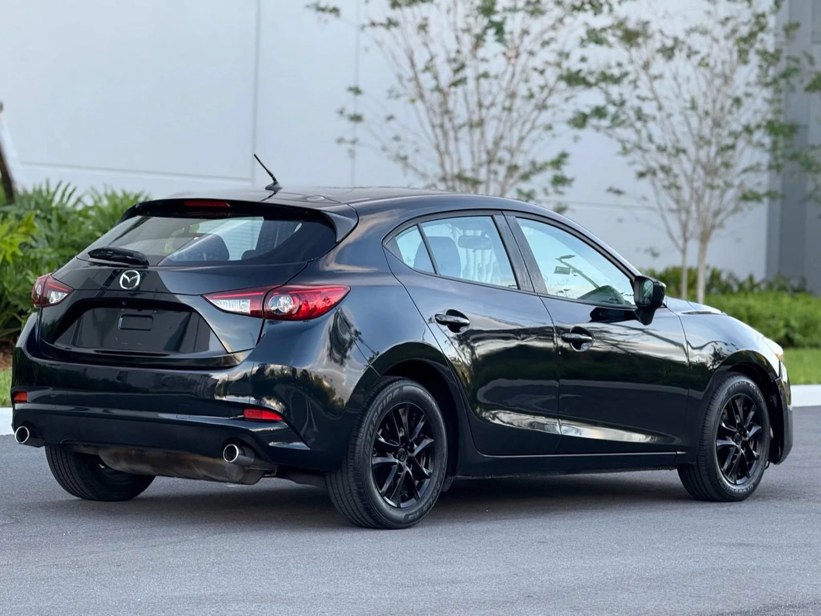Used 2017 MAZDA MAZDA3 Sport FWD image 5