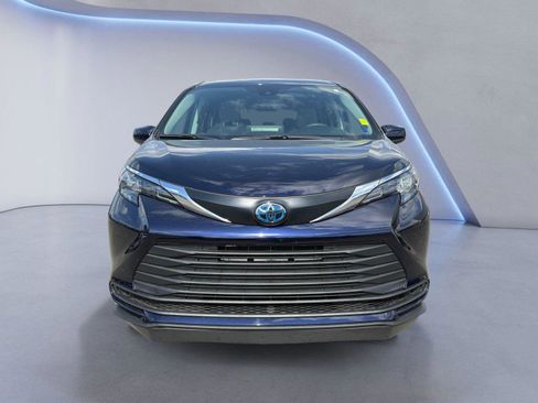 Used 2024 Toyota Sienna LE FWD image 8