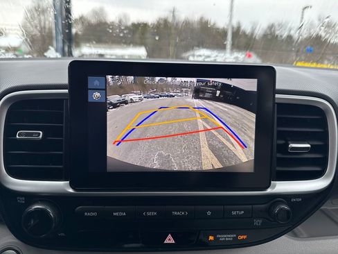 Used 2025 Hyundai Venue SEL image 12