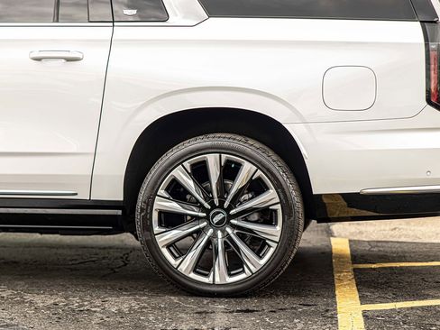 Used 2025 Cadillac Escalade ESV Premium Luxury w/ Touring Package AWD/4WD image 7