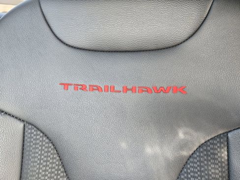 Used 2025 Jeep Compass Trailhawk AWD/4WD image 27