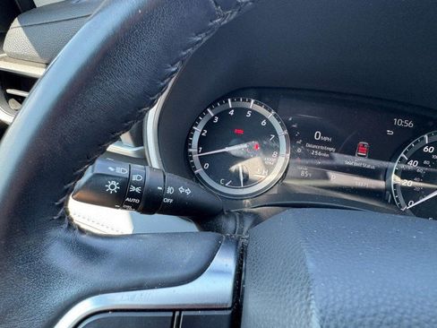 Used 2021 Toyota Highlander XLE AWD/4WD image 20