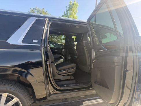 Used 2024 Cadillac Escalade ESV Premium Luxury Platinum image 5