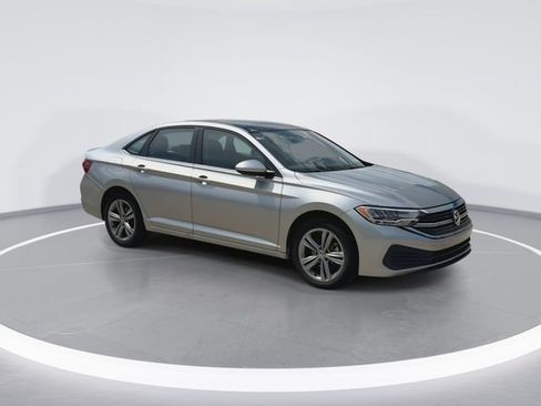Used 2024 Volkswagen Jetta SE FWD image 3