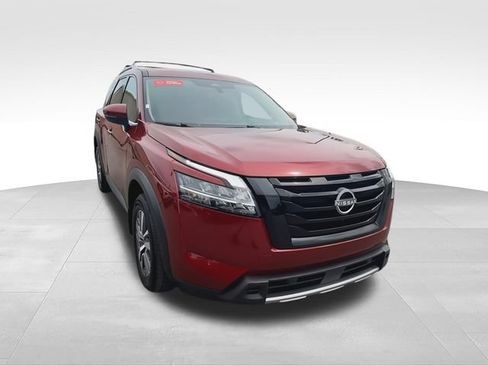 Certified 2024 Nissan Pathfinder SL w/ Black Appearance Package AWD/4WD image 3