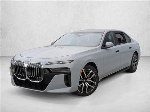 Used 2025 BMW 740i xDrive image 1