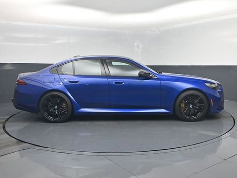 Used 2025 BMW M5 w/ Carbon Package image 2