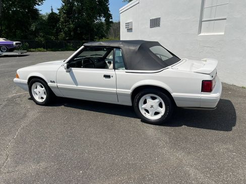 Used 1993 Ford Mustang LX RWD image 22