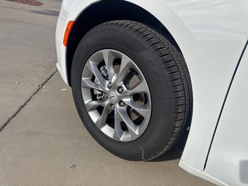 New 2026 Chrysler Pacifica Limited image 9