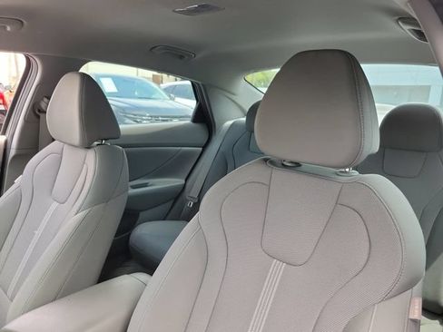 Certified 2023 Hyundai Elantra SE FWD image 18
