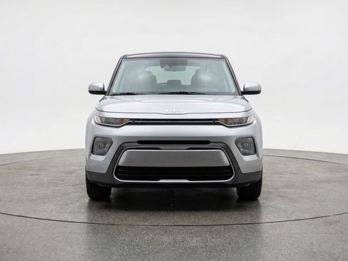 Used 2025 Kia Soul LX w/ LX Technology Package image 2