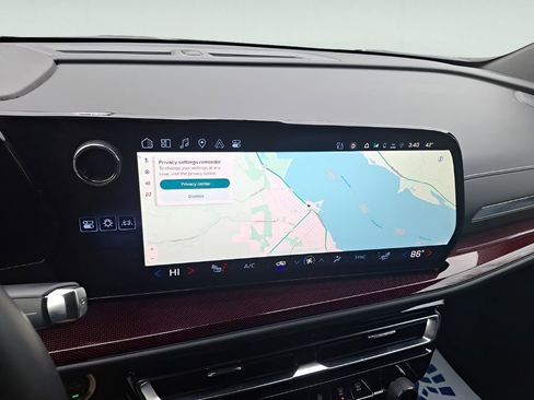 Used 2025 Chevrolet Traverse Z71 image 26