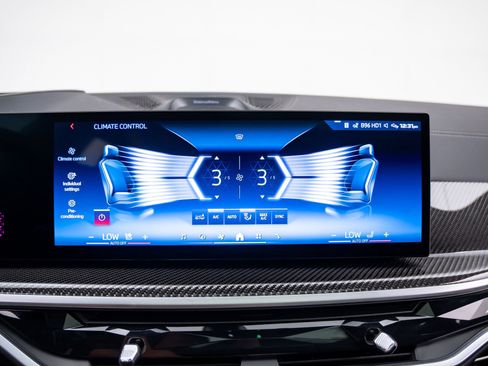 Used 2025 BMW X7 M60i AWD/4WD image 26