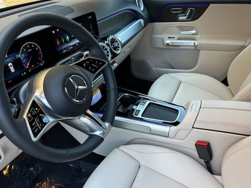 New 2025 Mercedes-Benz GLB 250 4MATIC image 9
