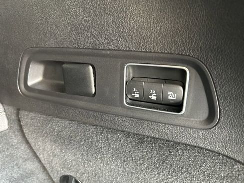 Used 2025 Mercedes-Benz GLS 450 4MATIC w/ AMG Line Exterior image 39