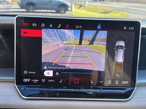 Used 2025 Volkswagen Tiguan SE AWD/4WD image 11