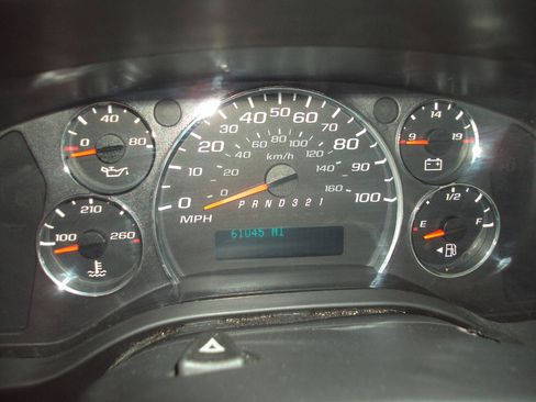 Used 2011 Chevrolet Express 1500 AWD image 19