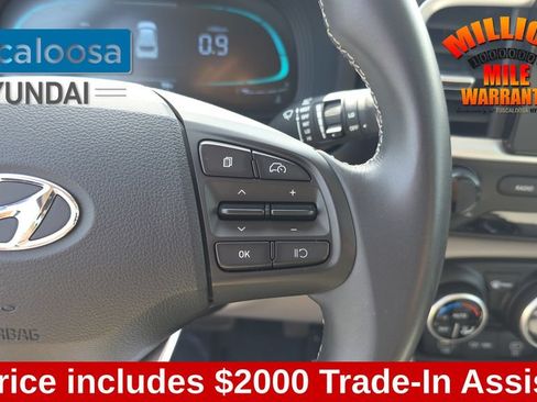 Used 2025 Hyundai Venue SEL FWD image 18