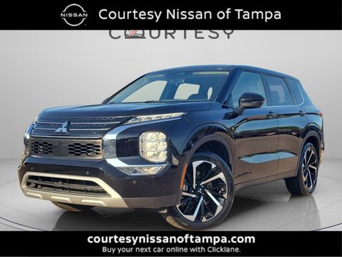 Used 2024 Mitsubishi Outlander SE image 1